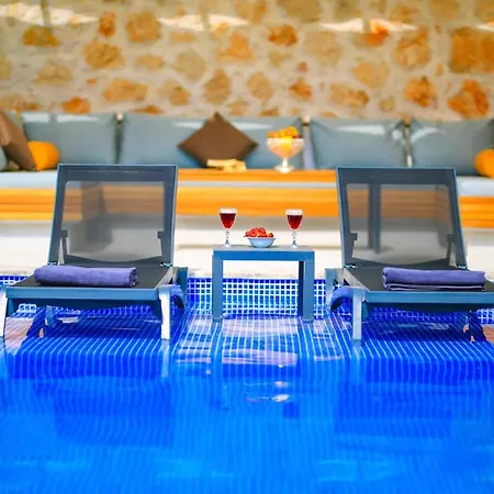 Sleeps 6 Pool Air Con Wifi Калкан